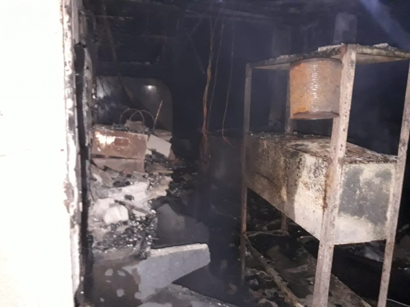 Fire at restaurant burns fire, furniture burns in Satara; Survivor survived | साताऱ्यात रेस्टॉरंटला भीषण आग, फर्निचर जळून खाक ; जीवितहानी टळली
