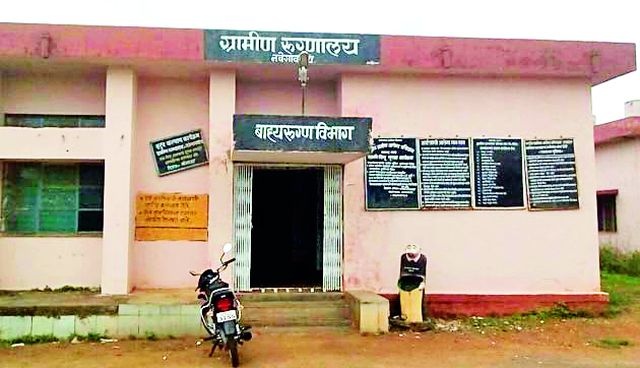 There is water in the rural hospital | ग्रामीण रूग्णालयात पाणी पेटले