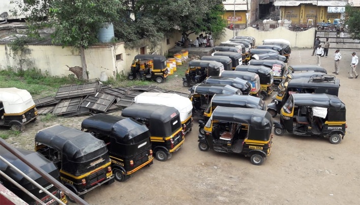 57 rickshaw pullers | ५७ रिक्षाचालकांवर कारवाई