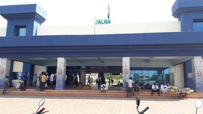 ATM at 30 railway stations including Jalna | जालन्यासह ३० रेल्वे स्थानकावर एटीएम