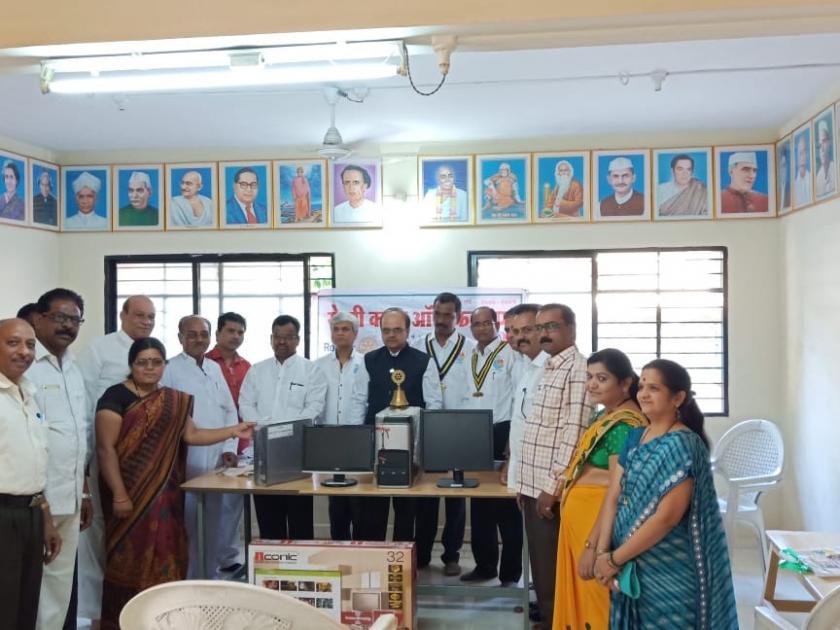 E-learning materials visit schools to Kalvan Rotary | कळवण रोटरीतर्फे शाळांना ई-लर्निंग साहित्य भेट