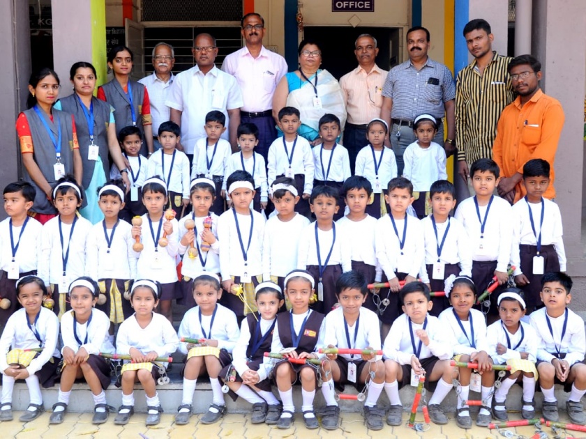 Distribution of prizes at Junnare School | जुन्नरे शाळेत पारितोषिक वितरण