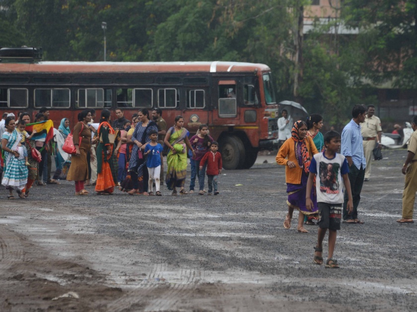 Thousands of devotees leave by bus to Trimbak | २५ हजार भाविक बसने त्र्यंबककडे रवाना