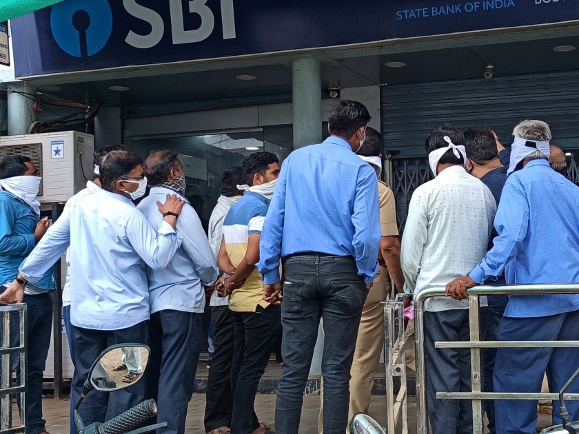 Eight and a half lakh cash lampas from Bodwad State Bank | बोदवड स्टेट बँकेतून साडेआठ लाखांची रोकड लंपास