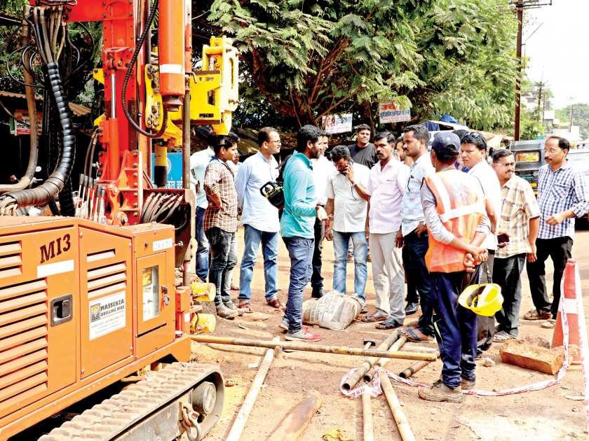 Work of soil scrutiny by Swabhimaan, highway four-way: incident in Kankavli city | माती परीक्षणाचे काम स्वाभिमानने रोखले, महामार्ग चौपदरीकरण : कणकवली शहरातील घटना