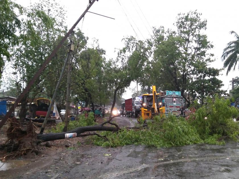 Sindhudurg: Two people injured in Vanadwadi taluka, Tarnadan and Naalale | सिंधुदुर्ग : वादळी पावसाने वैभववाडी तालुक्यात दाणादाण, नावळेत दोघे जखमी 