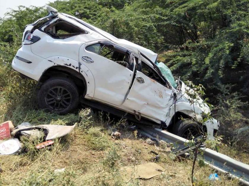  Two women killed in accident on Sinnar-Shirdi road | सिन्नर-शिर्डी रस्त्यावरील अपघातात दोन महिला ठार