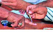 76 liters ink for twenty two million fingers | Lok Sabha Election 2019 चोवीस लाख बोटांसाठी ७६ लिटर शाई
