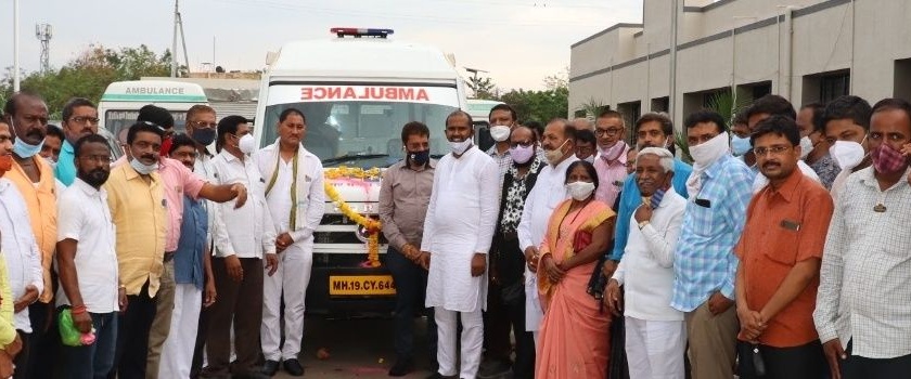 Dedication of free ventilator cardiac ambulance to Chalisgaon | चाळीसगावला मोफत व्हेंटिलेटरयुक्त कार्डियाक रुग्णवाहिकेचे लोकार्पण