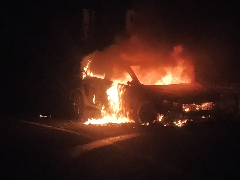 The car caught fire while descending Khambhatki Ghat | खंबाटकी घाट उतरताना कार पेटली