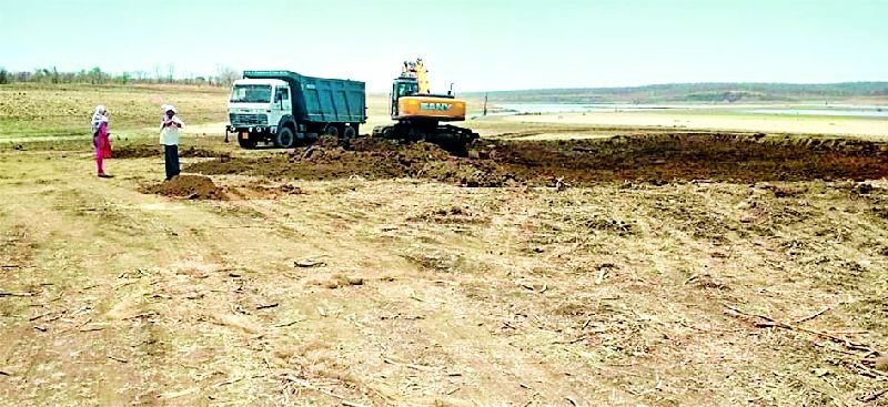 2,835 cubic meter of mud removed from 'Dham' project | ‘धाम’ प्रकल्पातून काढला २,८३५ घनमीटर गाळ