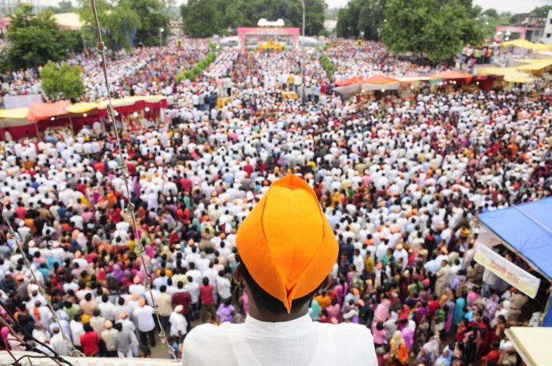 A silent tribute in the presence of millions of followers to Rashtrasant in Amravati district | अमरावती जिल्ह्यात राष्ट्रसंतांना लाखो अनुयायांच्या उपस्थितीत मौन श्रद्धांजली