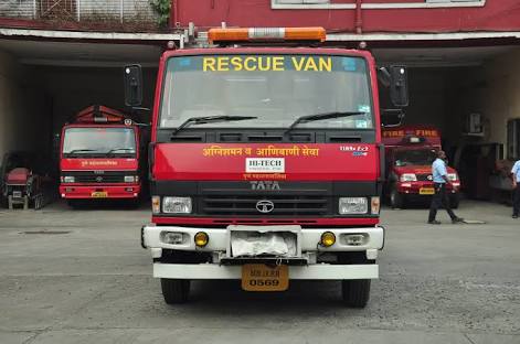 Pune city fire brigade 'equipped with machinery but lacks in manpower' | पुणे शहराचे अग्निशामक दल ‘यंत्र सामुग्रीने सुसज्ज पण मनुष्यबळात उणे’
