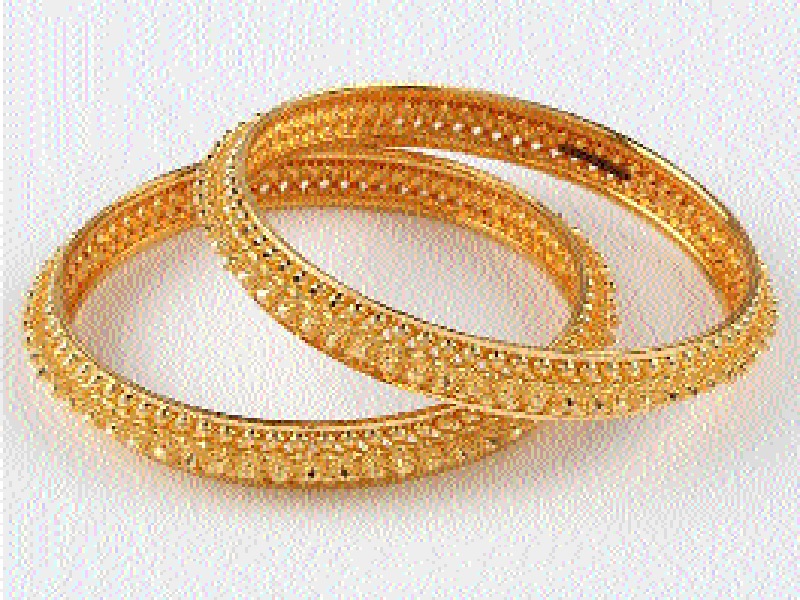 Consumed as customer and stolen gold bangles ...! | ग्राहक म्हणून आल्या अन् सोन्याच्या बांगड्या चोरून नेल्या...!