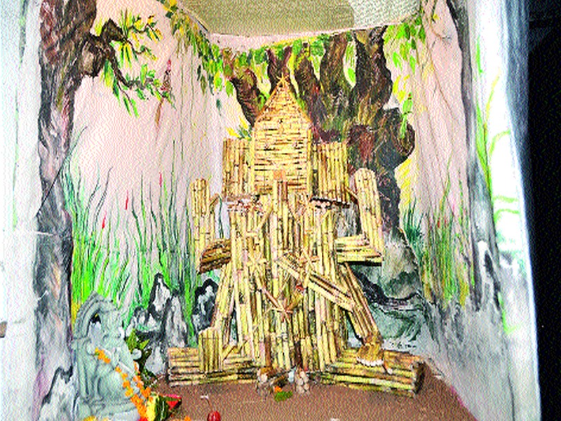  The form of Ganatra formation of four tons of sugarcane | चार टन उसापासून साकारले गणरायाचे रूप