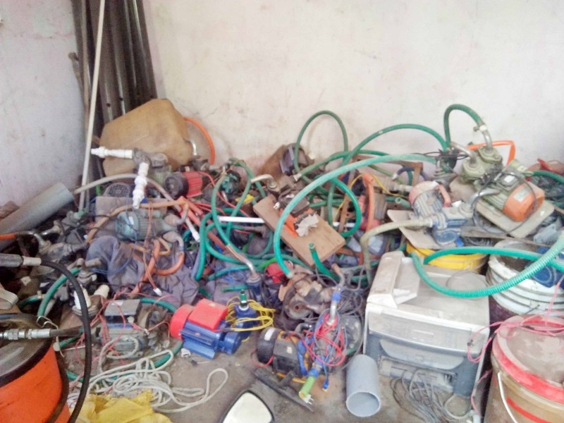  One and a half thousand electric cars seized in Ranjangaon | रांजणगावमध्ये दीड हजार विद्युत मोटारी जप्त