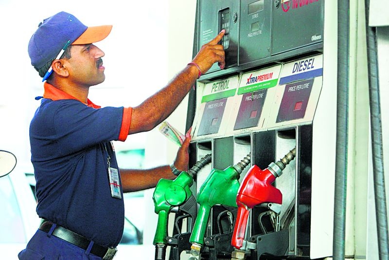 In 44 days, the rate of petrol was reduced by Rs. 9.14 | ४४ दिवसात पेट्रोलचे दर ९.१४ रुपयांनी घसरले