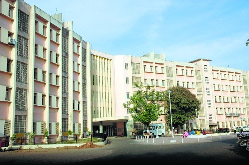 Nagpur Super Specialty Hospital; The only name is 'super' | नागपूरचे सुपर स्पेशालिटी हॉस्पीटल; नावाचेच ‘सुपर’