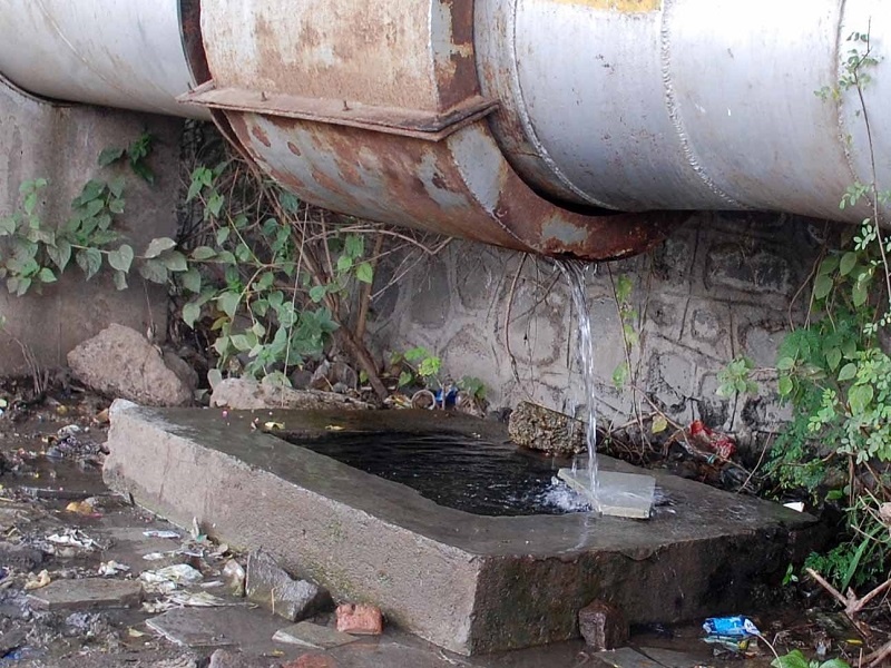 CIDCO's ignorance of water supply | जलवाहिनी दुरुस्तीकडे सिडकोचे दुर्लक्ष