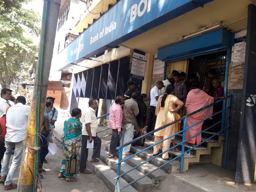 Avoid crowds in banks and use ATMs and Internet Banking: Collector Abhijit Choudhary | corona virus-बँकामधील गर्दी टाळून एटीएम व इंटरनेट बँकिंगचा वापर करा : जिल्हाधिकारी