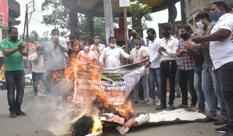 In Nagpur, BJUM took out the agitation against Maha Vikas Aghadi government | नागपुरात ‘भाजयुमो’ने काढला महाविकास आघाडी सरकारचा बडगा