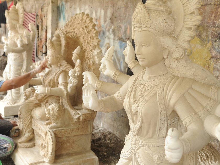 Simhavani Durga replica of Amba Bai ... | Navratri -शारदीय नवरात्रौत्सवाच्या पार्श्वभूमीवर सिंहवाहिनी दुर्गा... अंबाबाईची प्रतिकृती