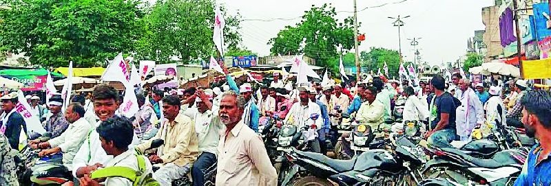 Maharashtra Election 2019 ; Bachchu Kadu demonstrates power at Chandur Bazaar | Maharashtra Election 2019 ; बच्चू कडू यांचे चांदूरबाजार येथे शक्तिप्रदर्शन