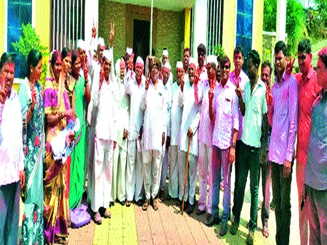 Undefeated Gram Panchayat Election Unopposed | अवनखेड ग्रामपंचायतीचीची निवडणूक बिनविरोध