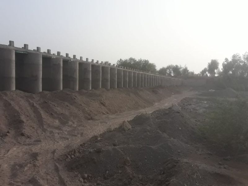  The work of the Bhaili dam on the sack was stopped! | बोरी नदीवरील भिलाली बंधाऱ्याचे काम पडले बंद !
