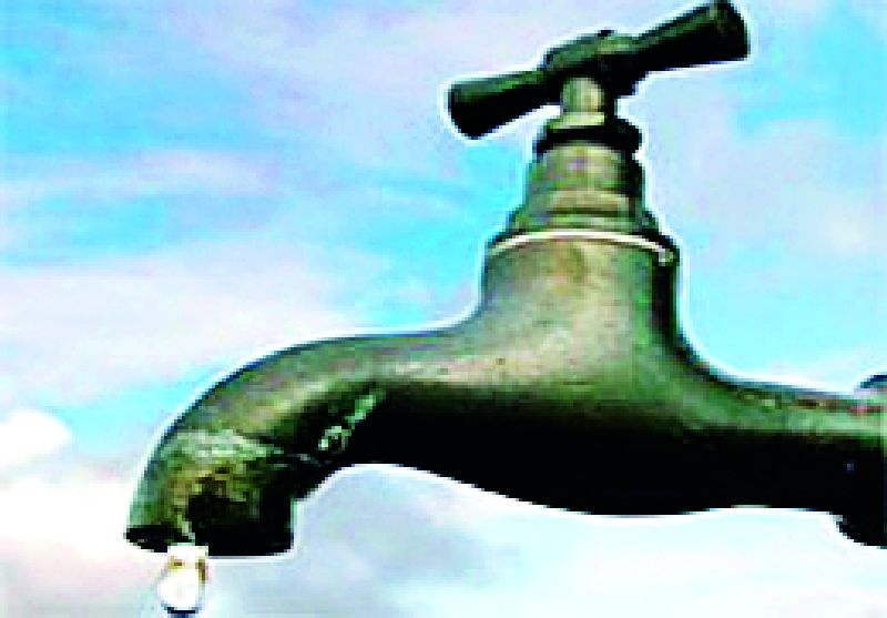 Artificial water scarcity at Karadi during heavy monsoon | भर पावसाळ्यात करडी येथे कृत्रिम पाणीटंचाई