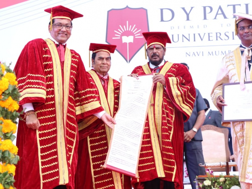 Ramdas Athvale an honorary doctorate degree from D Y Patil University | डी. वाय पाटील विद्यापीठाकडून रामदास आठवलेंना मानद डॉक्टरेट पदवी प्रदान