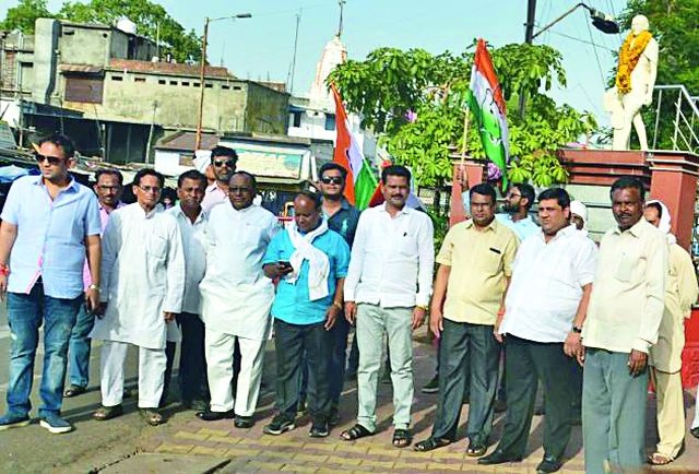 Congratulating Democracy in Karnataka | काँग्रेसकडून कर्नाटकातील लोकशाही विजयाचा जल्लोष