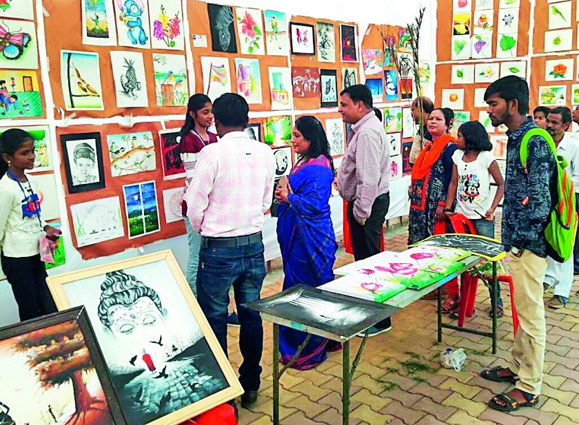 Painting abroad in the Bhadrakala Festival | भद्रकला महोत्सवात विदेशातील पेंटींग