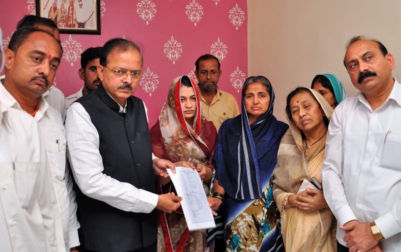 Financial assistance of Rs.1.15 crore to the family of Shahid Yogesh's family by the Indian government | शहीद योगेशच्या कुटुंबाला भारत सरकारकडून एक कोटी एक लाख रुपयांची आर्थिक मदत