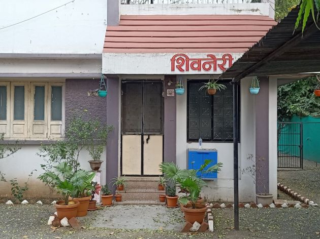 Thieves wash hands at Pratandhikari's house | प्रातांधिकारी यांच्या घरी चोरट्यांची हातसफाई