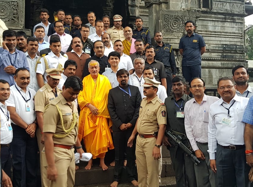 The Governor has taken a visit to Trimbakeshwar | राज्यपालांनी घेतले त्र्यंबकेश्वराचे दर्शन