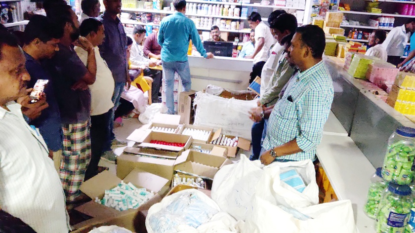 3 lakh sanitizer, mask stocks seized | ७ लाखांचा सॅनिटायझर, मास्कचा साठा जप्त