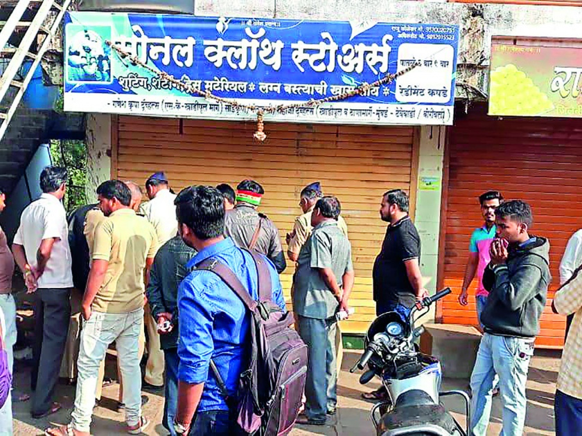 Seven shops burst into night in Dhebewadi; 90 thousand rupees | ढेबेवाडीत रात्रीत सात दुकाने फोडली; ९० हजार रुपये लंपास