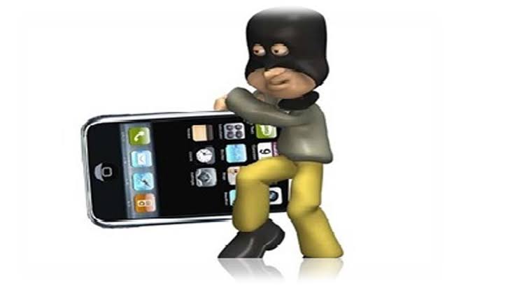 Incidents of mobile theft at four places in the district | जिल्ह्यात चार ठिकाणी मोबाईल चोरीच्या घटना