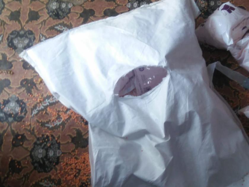  Low-weight bags to remove the grain from the anganwadi | धान्य काढून अंगणवाड्यांना कमी वजनाच्या पिशव्या