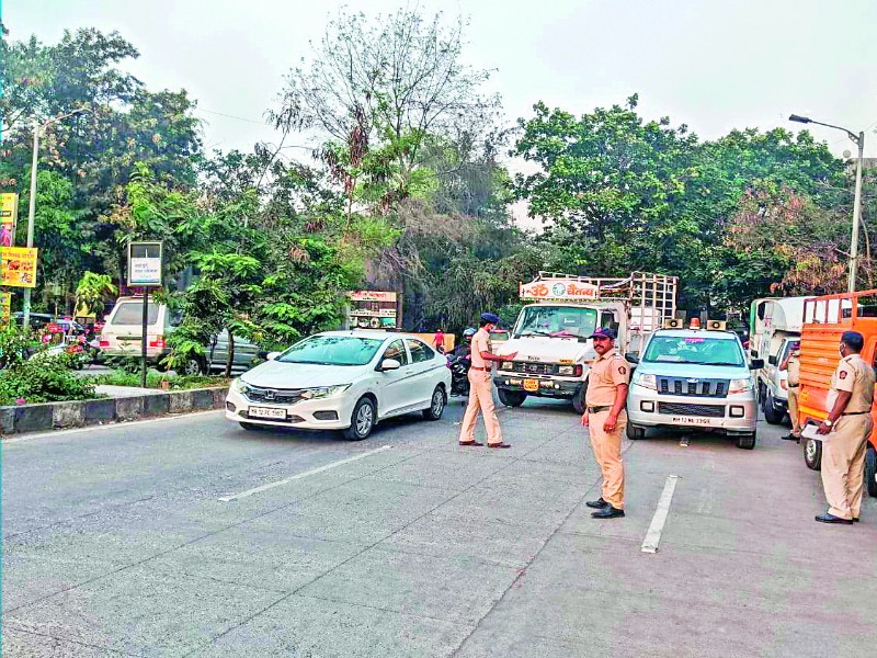 Corona virus : consious movement against corona with vehicle Driver is start by Pune police | Corona virus : कोरोनाविरुद्ध लढण्यासाठी पुणे पोलिसांकडून वाहनचालकांचे प्रबोधन