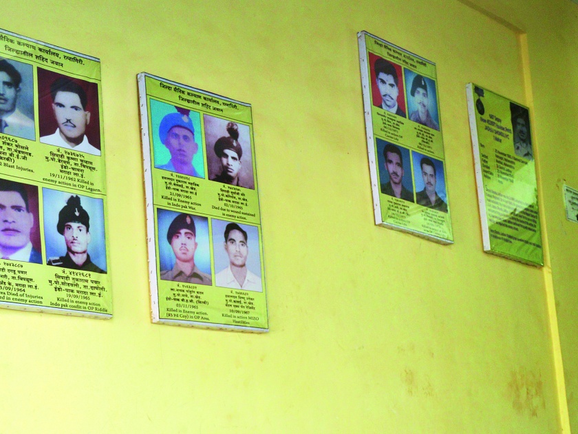 Ratnagiri: Sainik Kalyan, remembered Japali martyrs, appeared at the informal office | रत्नागिरी : सैनिक कल्याणने जपली शहिदांची आठवण, माहितीफलक कार्यालयात झळकले