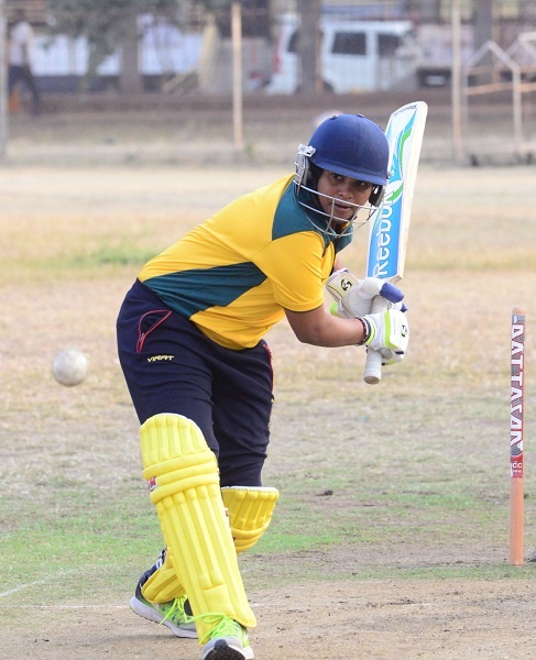  Shweta Jadhav of Aurangabad scored 81 against South Zone | औरंगाबादच्या श्वेता जाधवने दक्षिण विभागाविरुद्ध फटकावल्या ८१ धावा