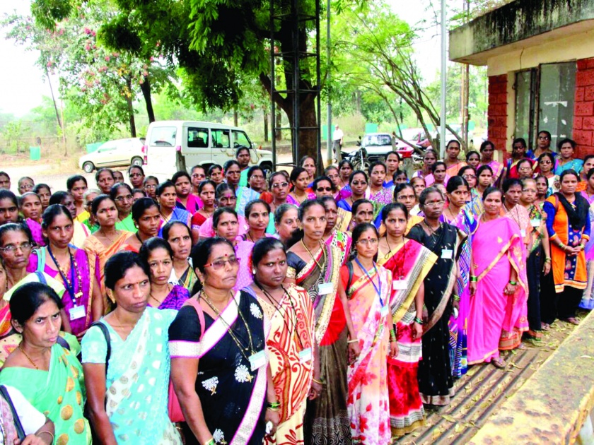 A silent march of women workers on the Sindhudurg Collectorate, pointed out | सिंधुदुर्ग जिल्हाधिकारी कार्यालयावर स्त्री परिचरांचा मूक मोर्चा, लक्ष वेधले
