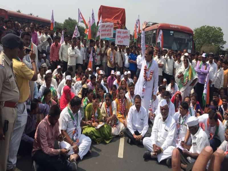 Nationalist Congress Party has blocked the highway for the defeat | हमीभावासाठी राष्ट्रवादी कॉंग्रेसने रोखला महामार्ग