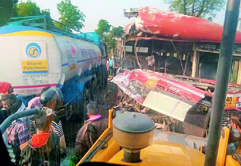 Kirtankar killed, 46 injured in ST bus accident | एसटी बस, टँकर अपघातात कीर्तनकार ठार, ४६ जखमी