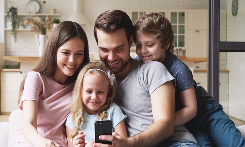 Social media and smart parents | सोशल मीडिया अन् सुजाण पालकत्व