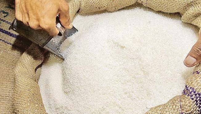 Sugar in exchange for sugarcane arrears; Farmers dissatisfied with the government's strange fund | ऊस थकबाकीच्या बदल्यात देणार साखर; सरकारच्या अजब फंड्याने शेतकऱ्यांत असंतोष