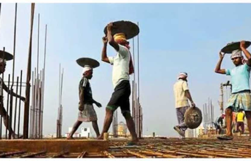 Good news for registered construction workers; Another Rs 3,000 will be credited into account | राज्यातील बांधकाम कामगारांसाठी खुशखबर; आणखी ३ हजार रुपये खात्यात जमा होणार
