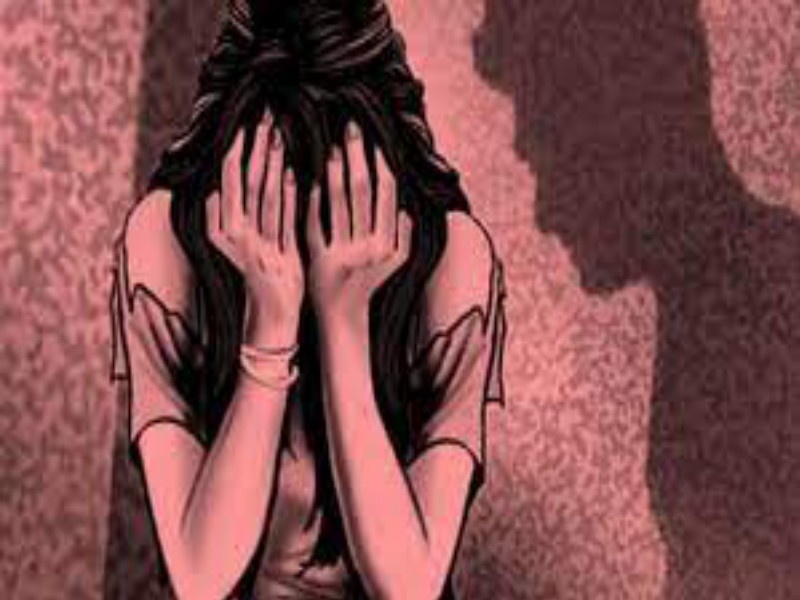'Dutiful' police sub-inspector commits indecent act with girl, files molestation case with POSCO | पोलीस उपनिरीक्षकानेच केले मुलीशी अश्लील वर्तन, पोस्कोसह विनयभंगाचा गुन्हा दाखल